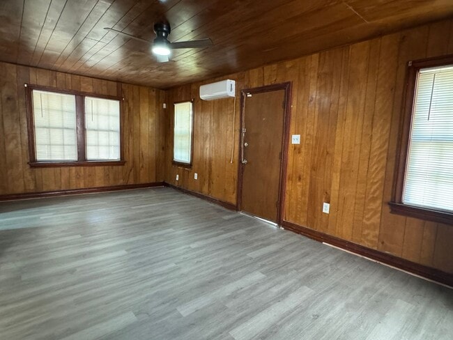 Photo - 1505 SW 8th St