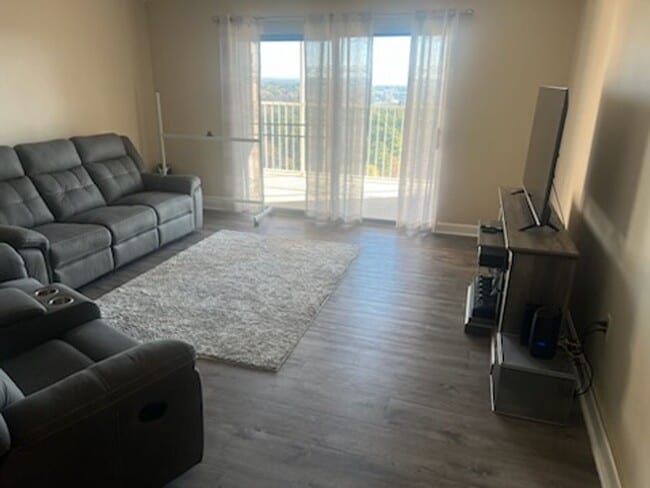 Building Photo - 1825 St Julian Pl Unit 1825 St Julian Place