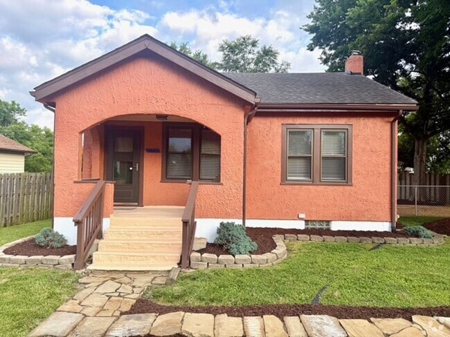 Building Photo - **Charming home in Lindbergh School Distri...