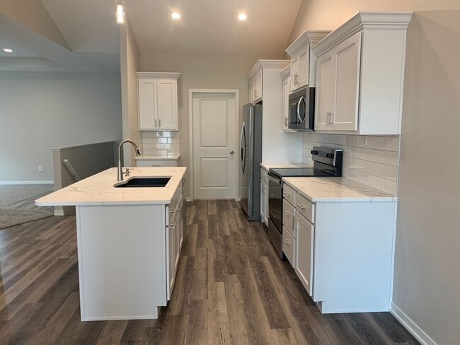 Photo - Beautiful 3 bedroom/3 bath daylight ranch ...