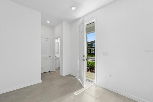 Photo - 736 Overpool Ave