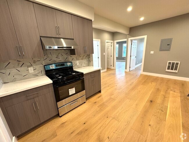 Building Photo - 1645 Hyde St Unit 4 Rental