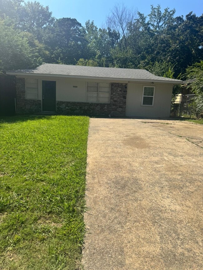 Building Photo - 3004 Walker St Rental