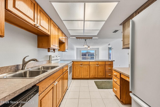 Photo - 2135 N Courtenay Pkwy Unidad 244