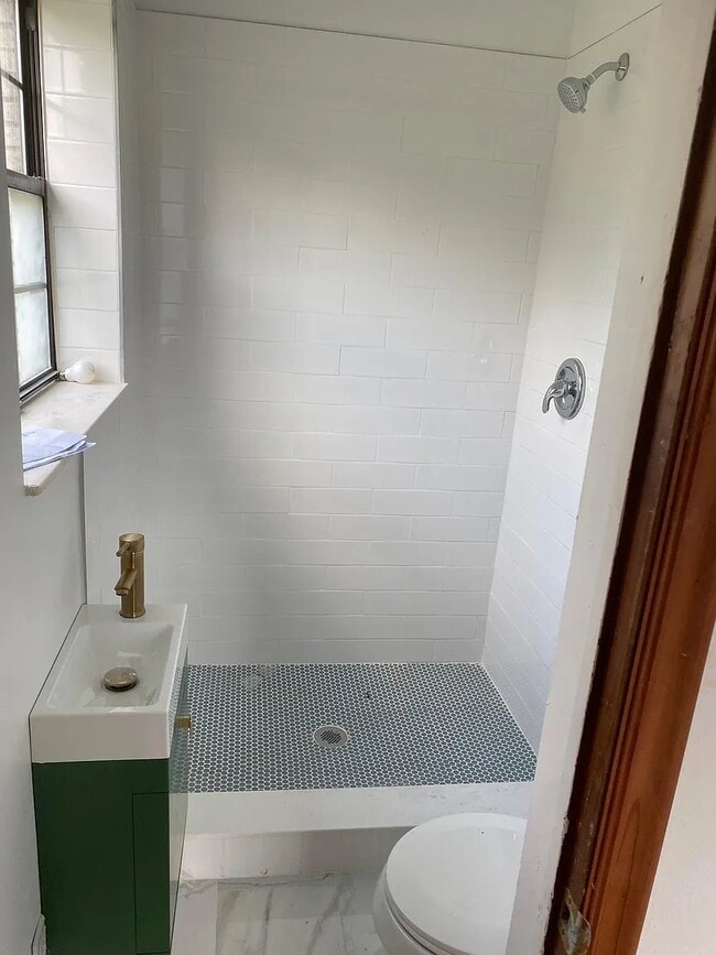 Photo - 2107 Lou Dr W