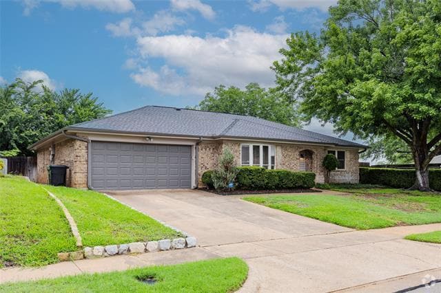 Building Photo - 717 Huntwich Dr Rental