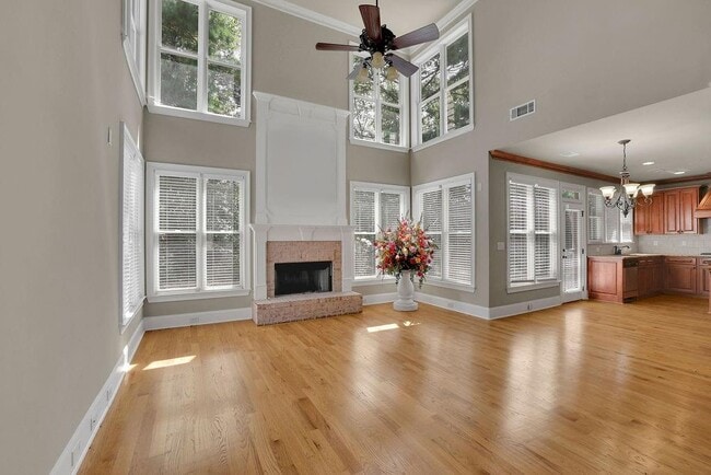 Photo - 1225 Mcminn Way