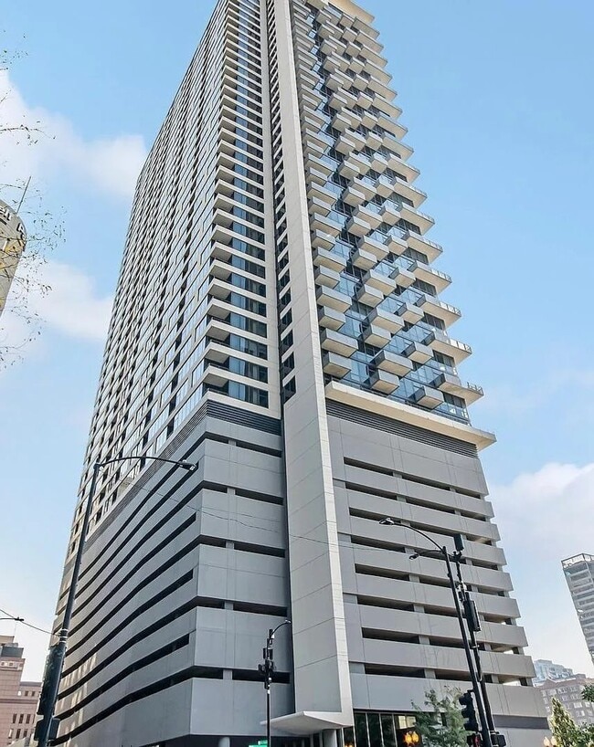 Building Photo - 235 W Van Buren St Unit 2907