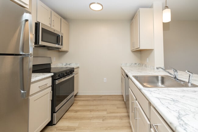 1BR, 1BA - 686SF