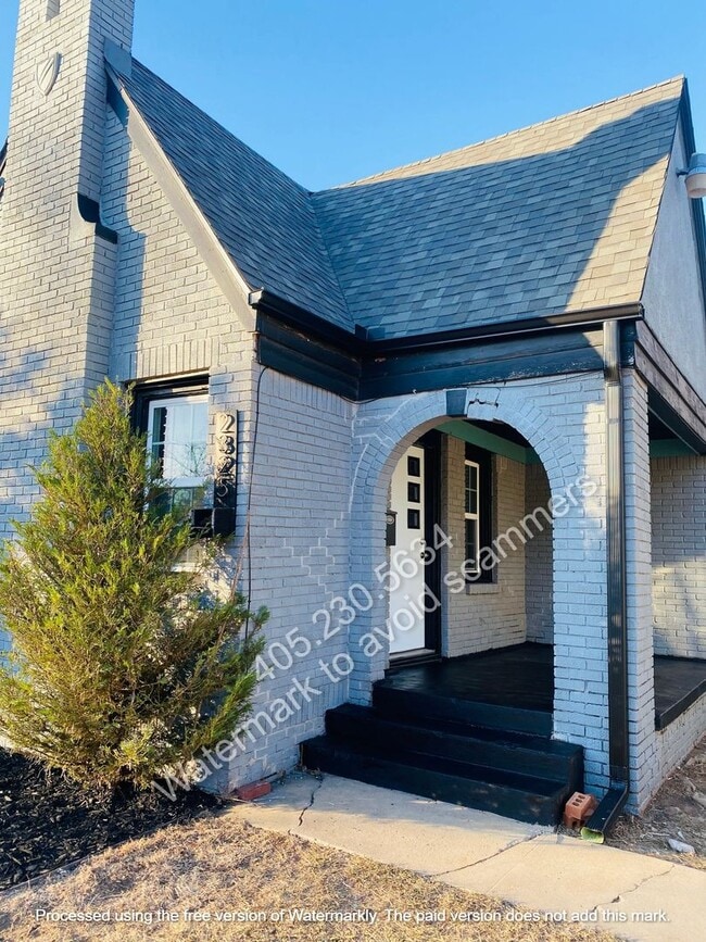 Building Photo - 2 bed duplex near Plaza! Rental