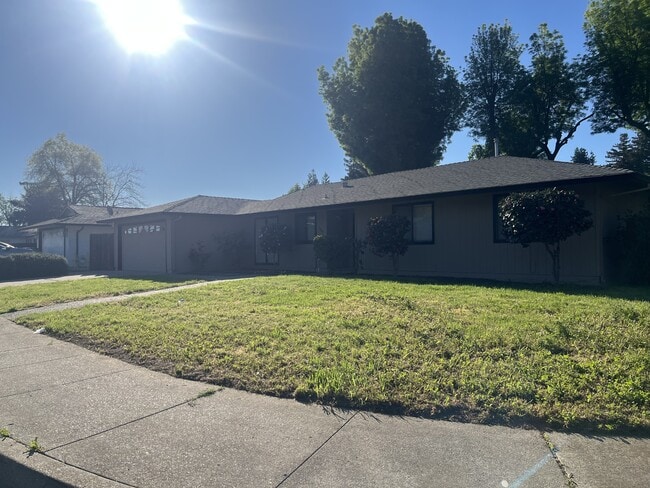 Photo - 800 Andrew Dr