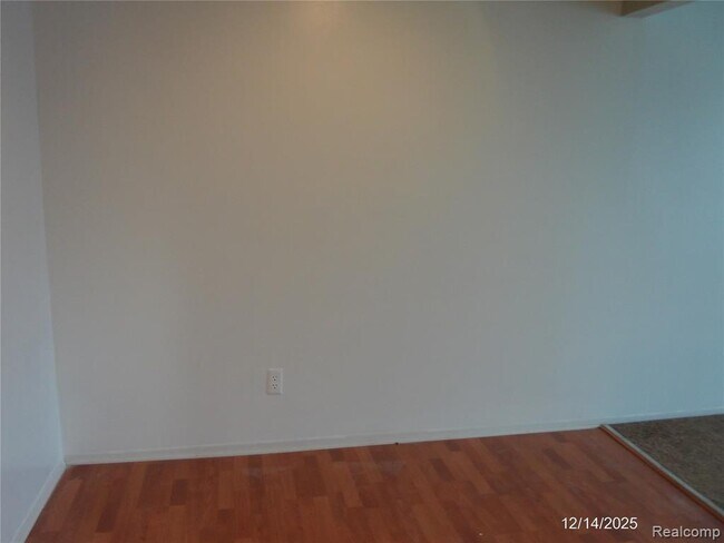 Photo - 22843 Grove St