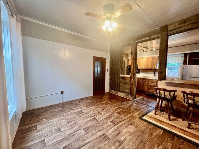 Photo - Dog Friendly, 3 Bed 1 Bath Single Family Home with Beautiful Hardwood Floors and Fenced Yard!!