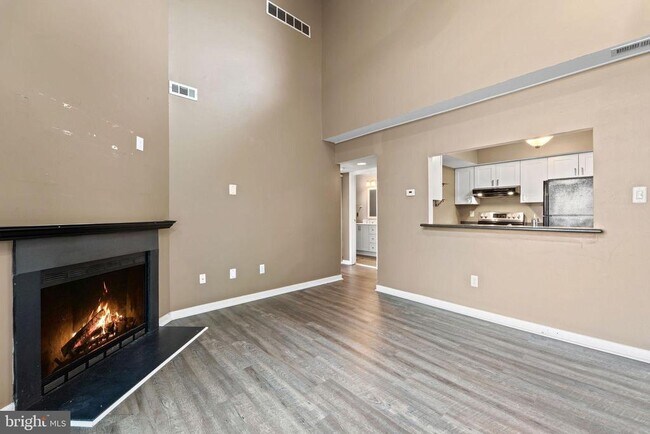 Photo - 1512 Roberts Way