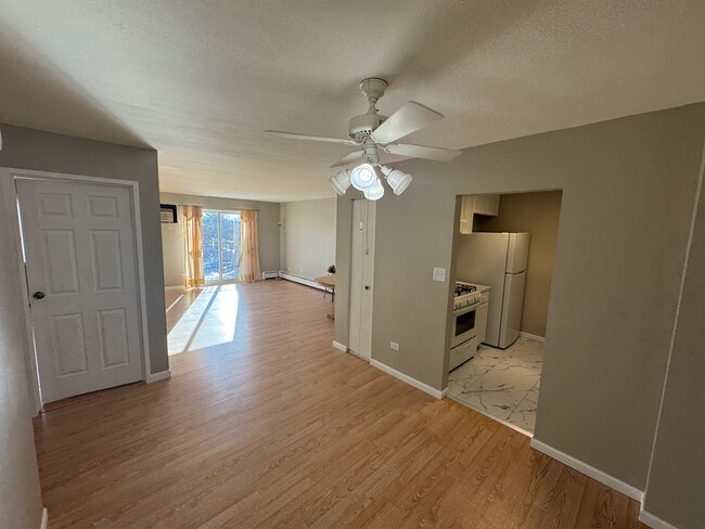 Building Photo - 252 Shorewood Dr Unit 1B