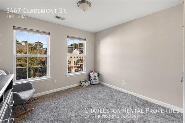 Photo - 3467 Claremont St