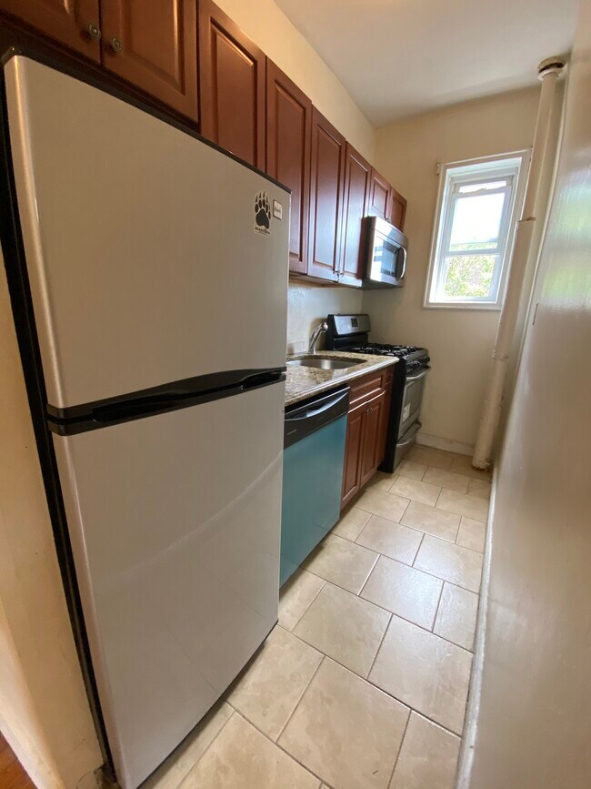 Photo - 20 Tonnelle Ave