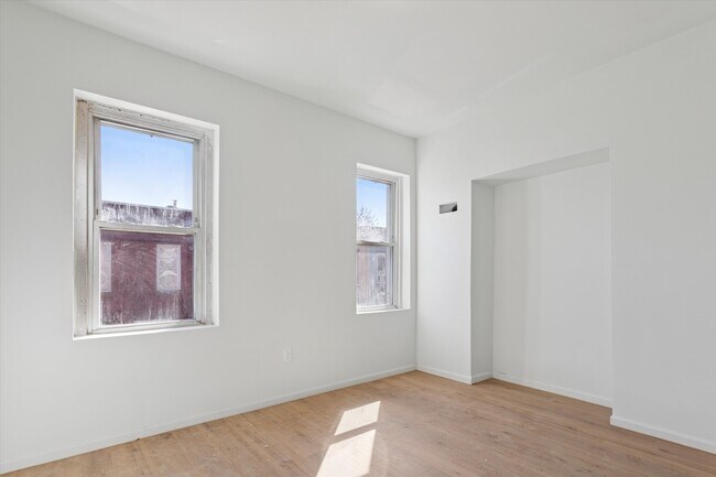 Photo - 3031 Page St