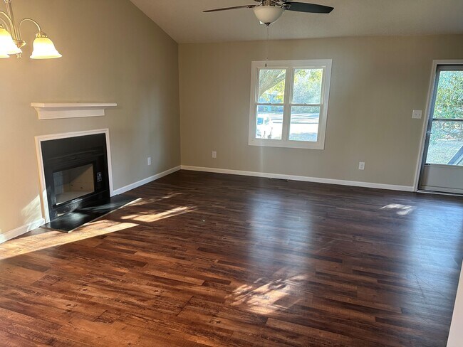 Photo - 3204 Deer Path Cir