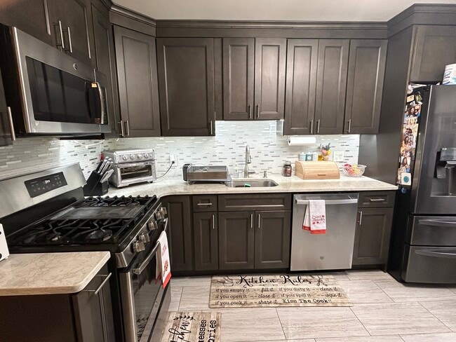 Building Photo - 42 Townsend Dr