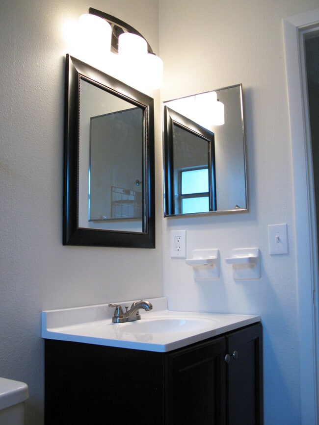Photo - 2909 42nd St W