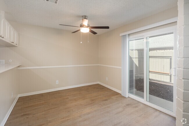 2BR, 2BA - 1016SF - Dining Room - Mango Tree