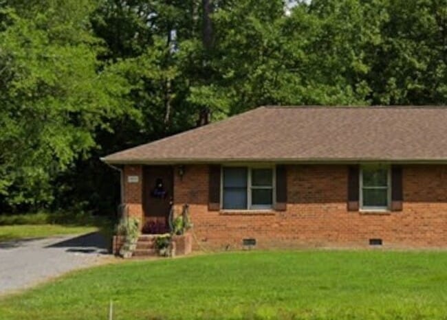 Building Photo - 2 BEDROOM DUPLEX IN PRINCE GEORGE - MUST VIEW BEFORE YOU CAN APPLY