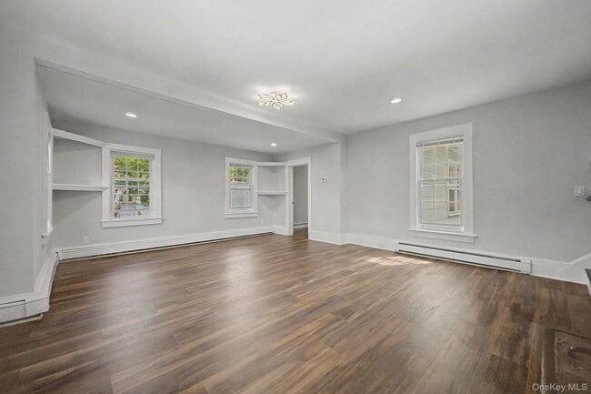 Photo - 480 King St