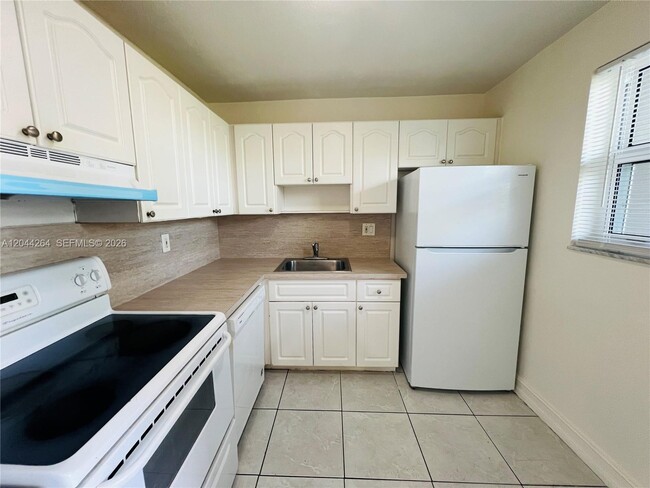 Building Photo - 2050 NW 89th Ave Unit 108