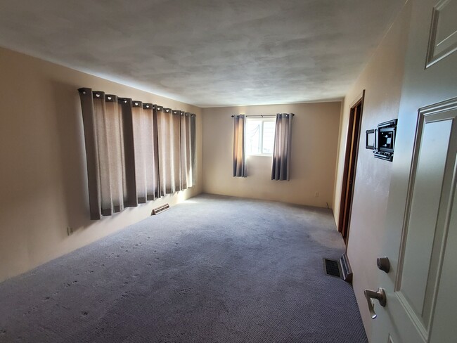 Living Room - 119 Taylor Ave Unit Apartment 1