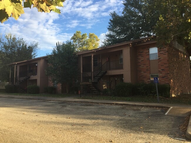 Building Photo - 404 S Industrial St Unit 1