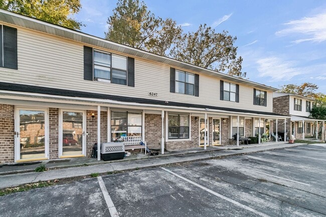 Photo - Fully Renovated 2 Bedroom Townhome in a Co...