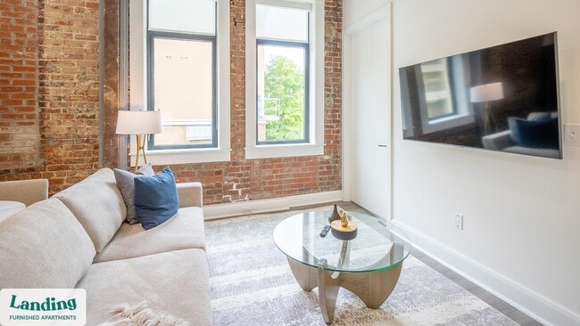 Photo - 425 20th St S Unidad 200.579033