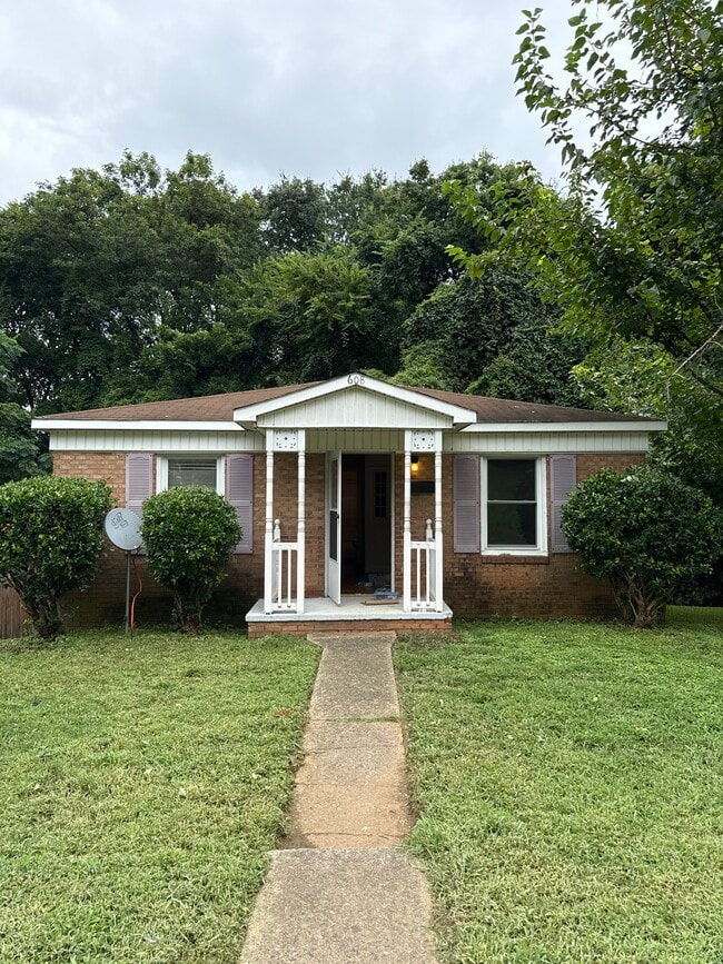Building Photo - 608 Miller St Rental