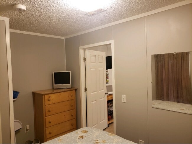 Photo - 161 E Crest Dr