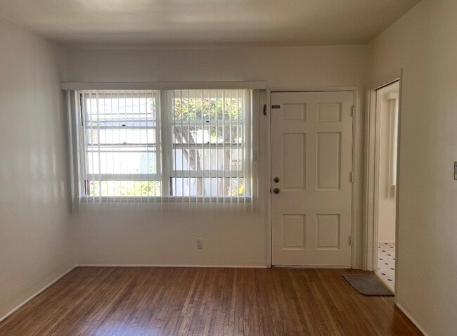 Building Photo - 918 S Averill Ave Unit 918
