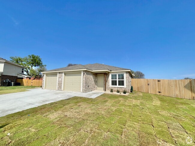 Building Photo - 1704 Castroville Trl Rental