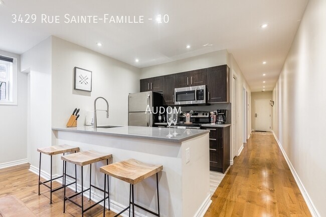 Building Photo - 3429 Rue Sainte-Famille Unit 10