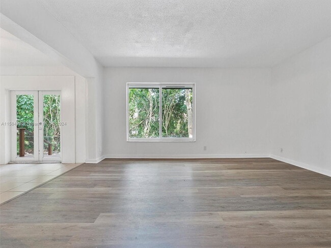 Photo - 11000 NE 9th Ave