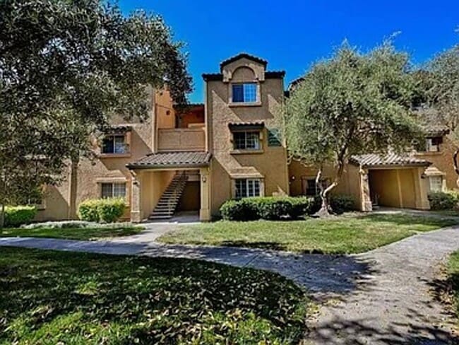 Building Photo - Resort living in Siena Hills-Condo with Pool, Gym and more! Unit 114