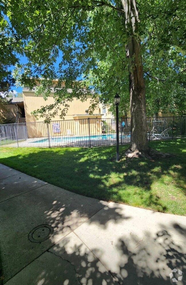 Building Photo - 2300 Dickerson Rd Rental