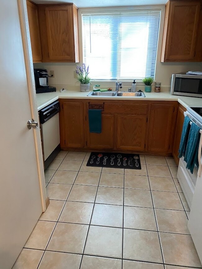 Photo - 3180 Country Club Dr Unit #2C