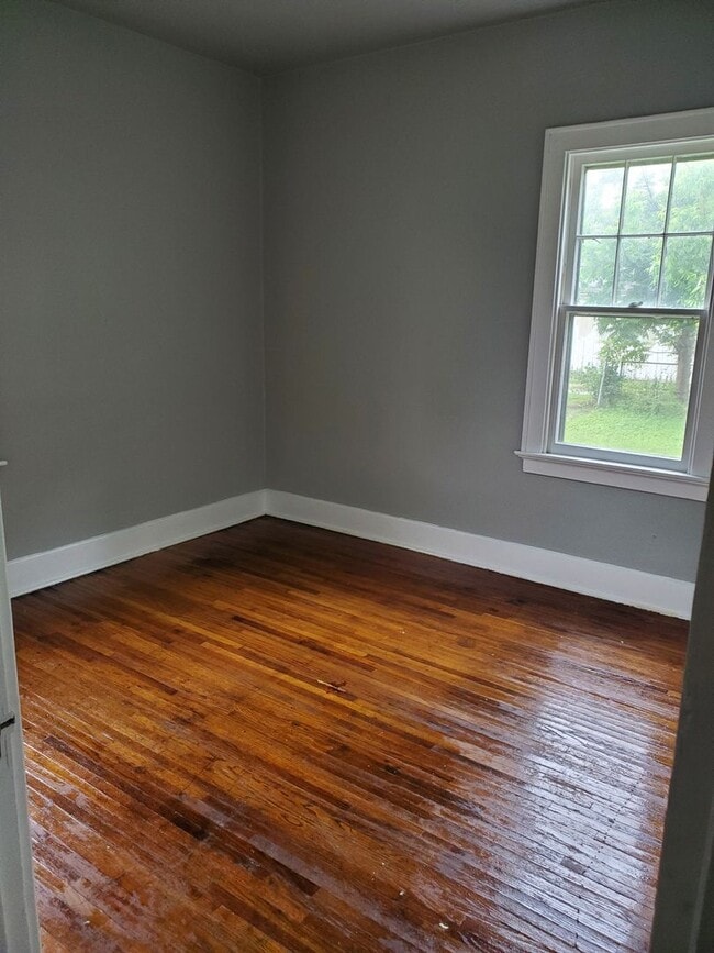 Photo - 2 Bed/ 1Bath/ Garage / Carport