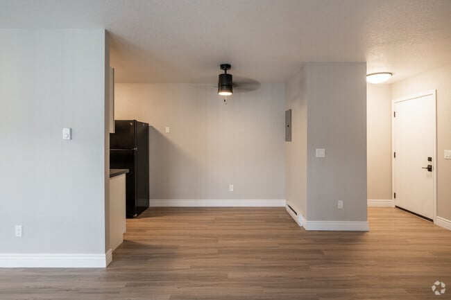 2 BR, 2 BA - 900 SF Reno