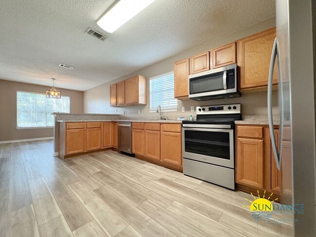 Photo - 215 Twin Lakes Ln
