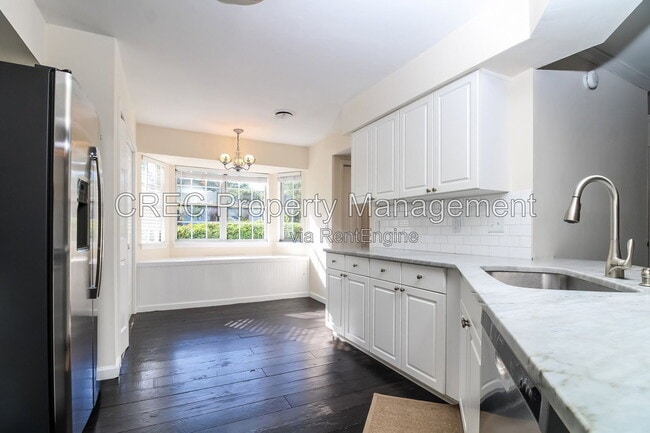 Photo - 2065 Emerald Terrace