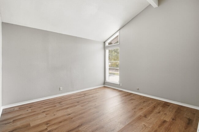 Photo - 2119 Williamsburg Ct S