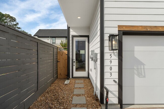 Photo - 5903 Wheatley Holw Ln