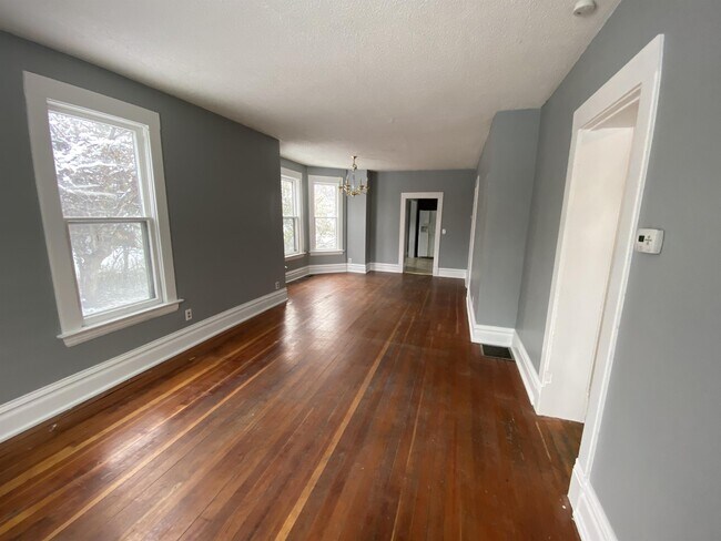 Photo - 708 7th St N