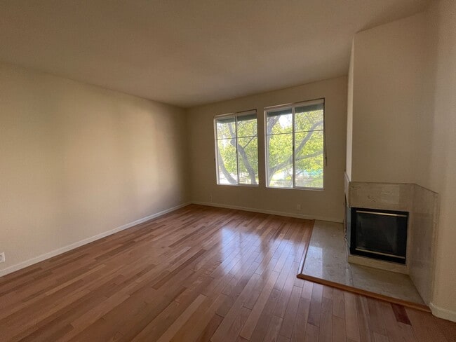 Photo - Beautiful 2-Bedroom Condo Near Silicon Valley! Unidad 120